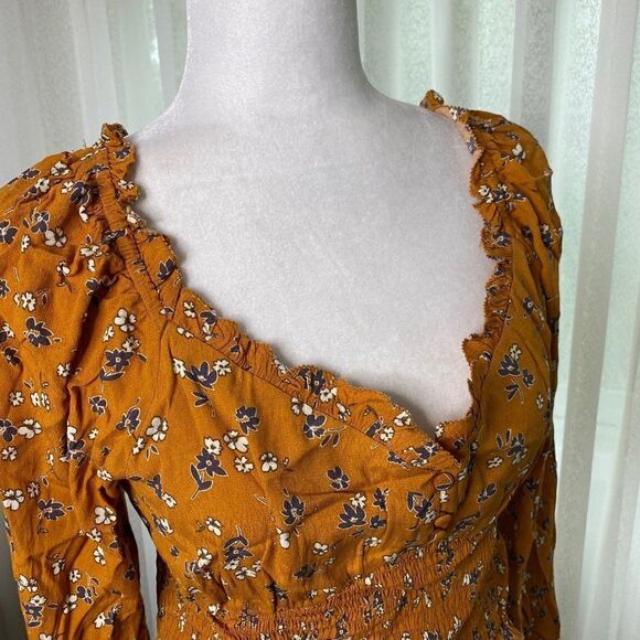 Elodie Gold Floral Cropped Smocked Long Sleeve Boho Top SZ L - Picture 3 of 11